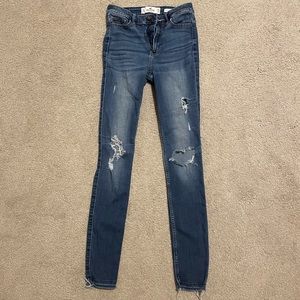 hollister ripped skinny jeans